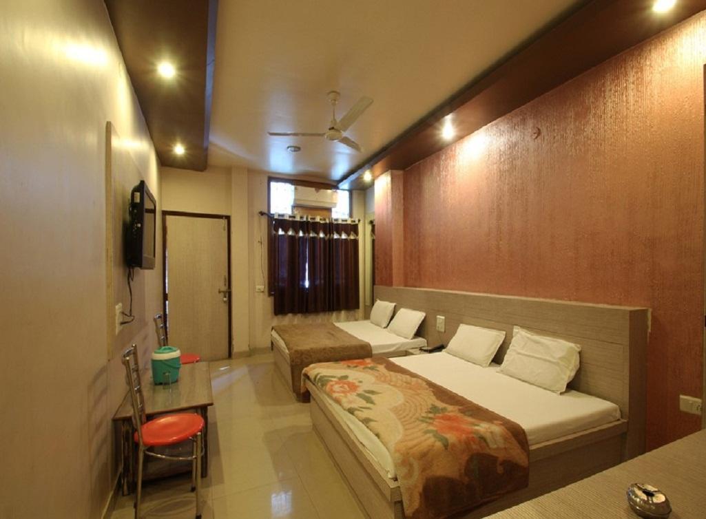Hotel Pakeeza อัจเมอร์ ภายนอก รูปภาพ