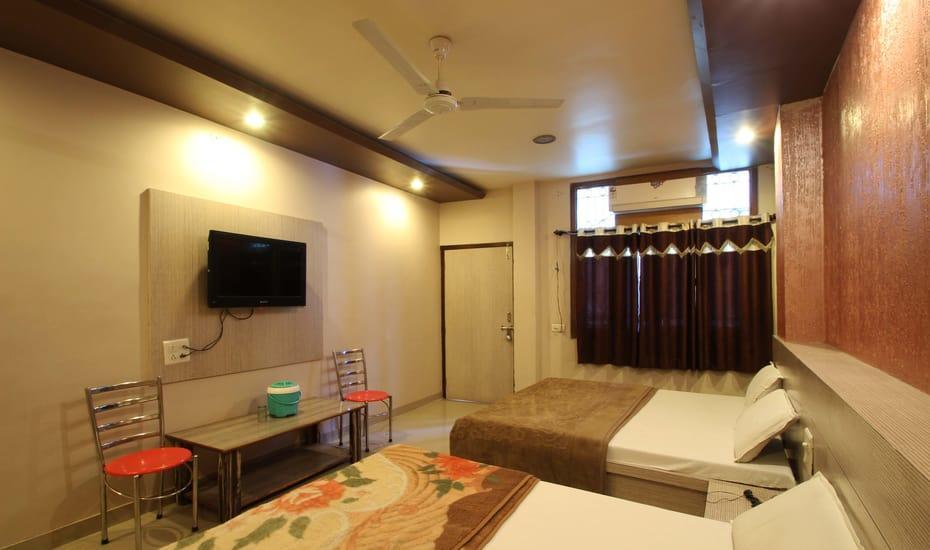 Hotel Pakeeza อัจเมอร์ ภายนอก รูปภาพ