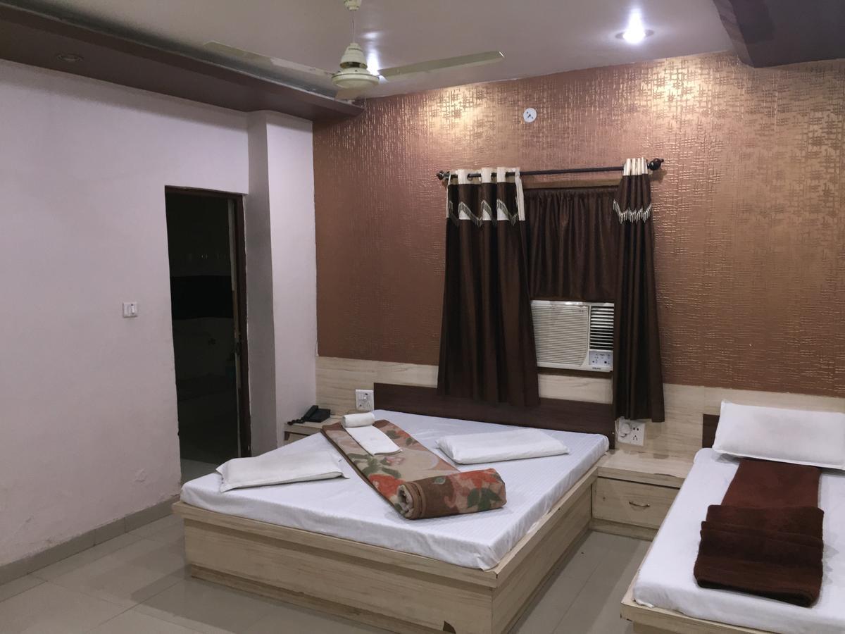Hotel Pakeeza อัจเมอร์ ภายนอก รูปภาพ