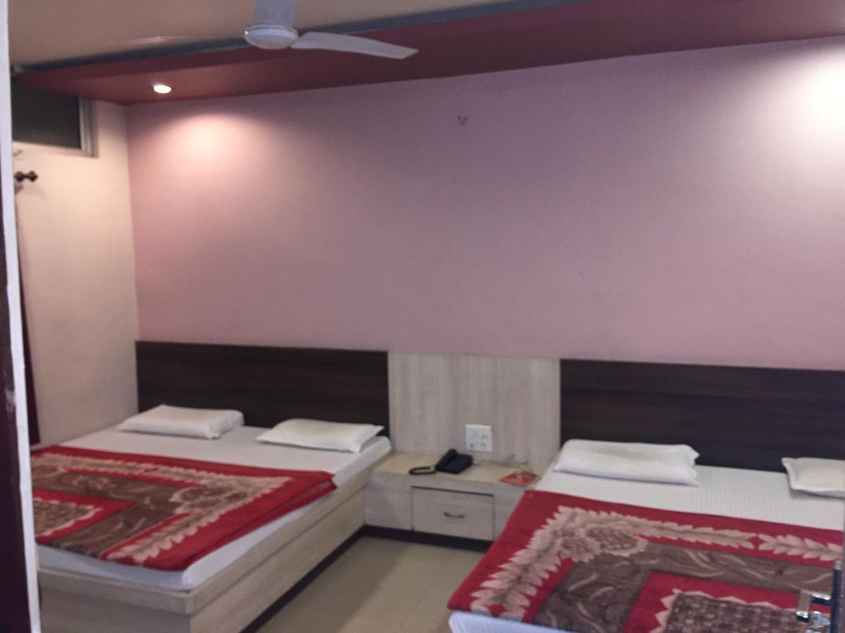 Hotel Pakeeza อัจเมอร์ ภายนอก รูปภาพ